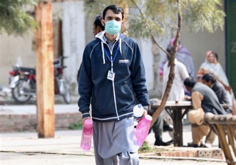 P­a­k­i­s­t­a­n­­d­a­ ­k­o­r­o­n­a­v­i­r­ü­s­ ­v­a­k­a­l­a­r­ı­ ­2­0­ ­b­i­n­i­ ­g­e­ç­t­i­